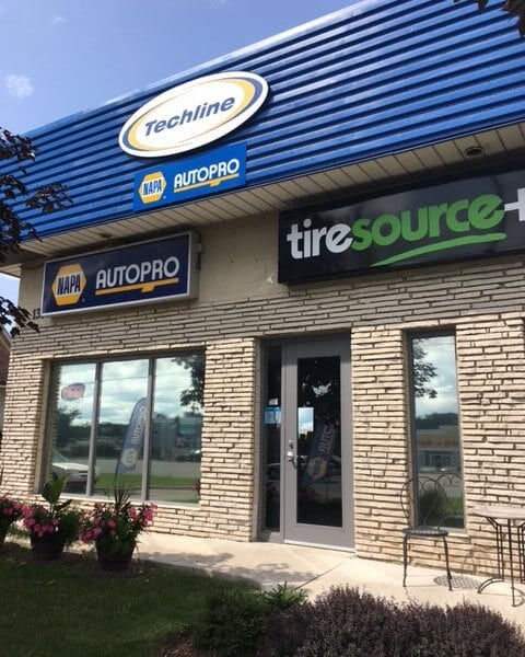 photo of front door at NAPA Autopro Techline Motors in Kitchener Waterloo