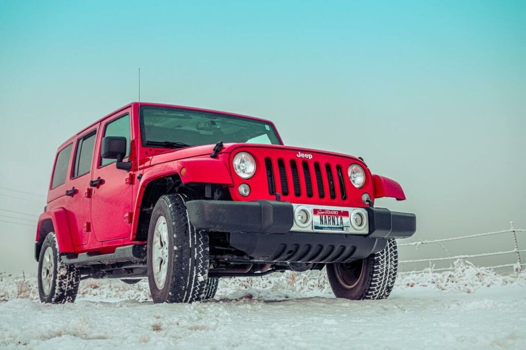 Jeep Rubicon driving on snow